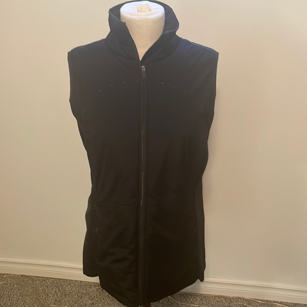 Lululemon run for the cold vest size 12